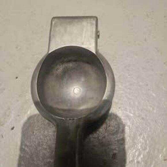 Metal Citrus Juicer Lemon Juicer 8" - Picture 2 of 5